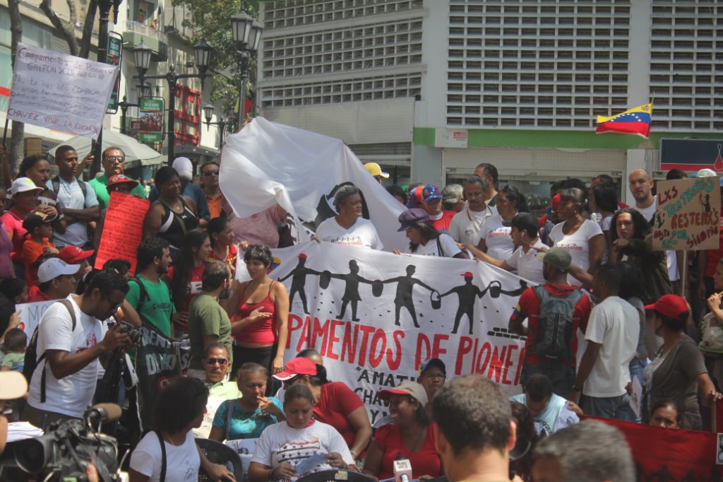 08-Pro Chavez demonstration on Plaza Bolivar.jpg - Pro Chavez demonstration on Plaza Bolivar